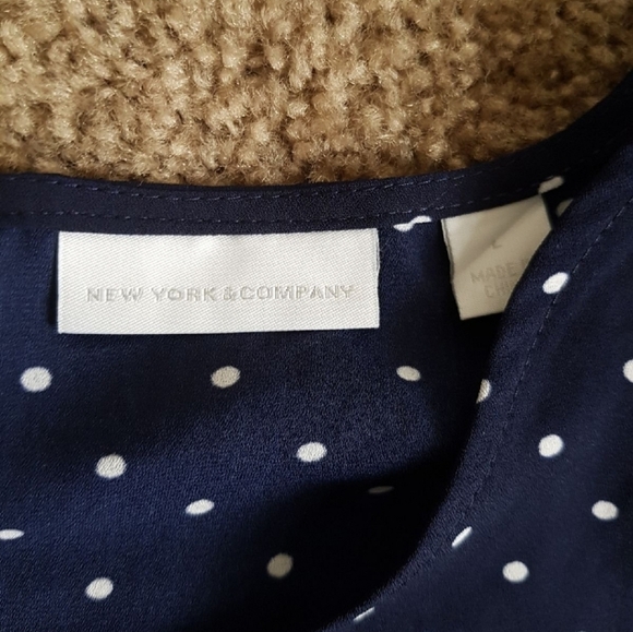 3/$20 NY&Co Navy Polka Dot Cold Shoulder Top, Size Large - Picture 7 of 7